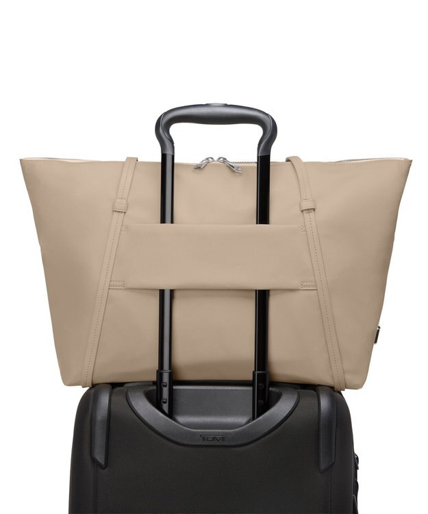 TUMI VOYAGEUR 「キュー」トート オート