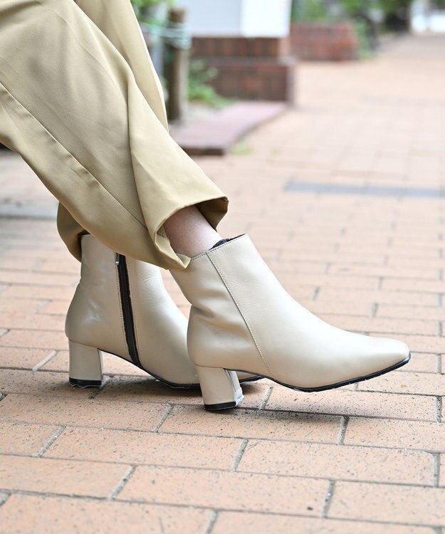 Pointer 【石岡真実さん着用】本革ショートブーツ ベージュ