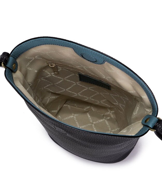 PELLE BORSA 縦型フラップショルダー Reinette レネット 4791 ブラック