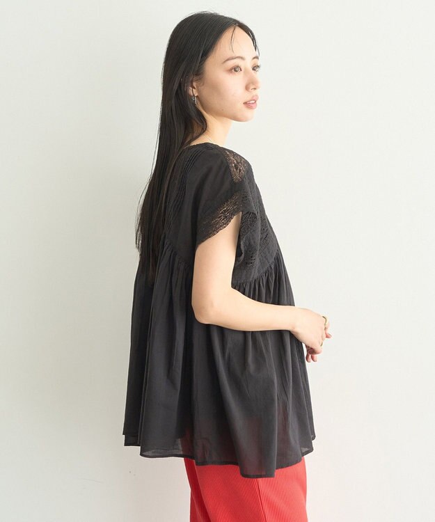 earth music&ecology 【WEB・一部店舗限定】【綿100％】レース＆ピンタックフレンチブラウス Black