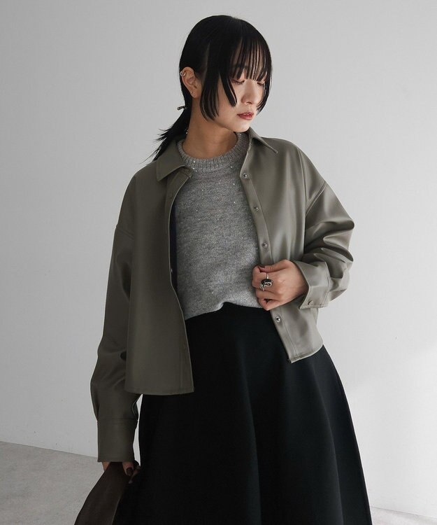 Green Parks ショート丈フェイクレザーシャツ Gray Beige