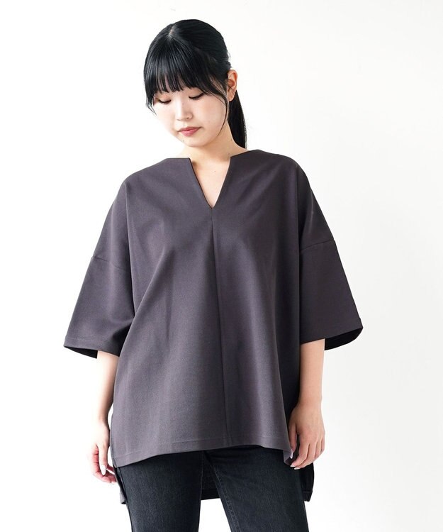 WHITE MAILS PAPER DOUBLE JERSEY KEY NECK T-シャツ チャコールグレー