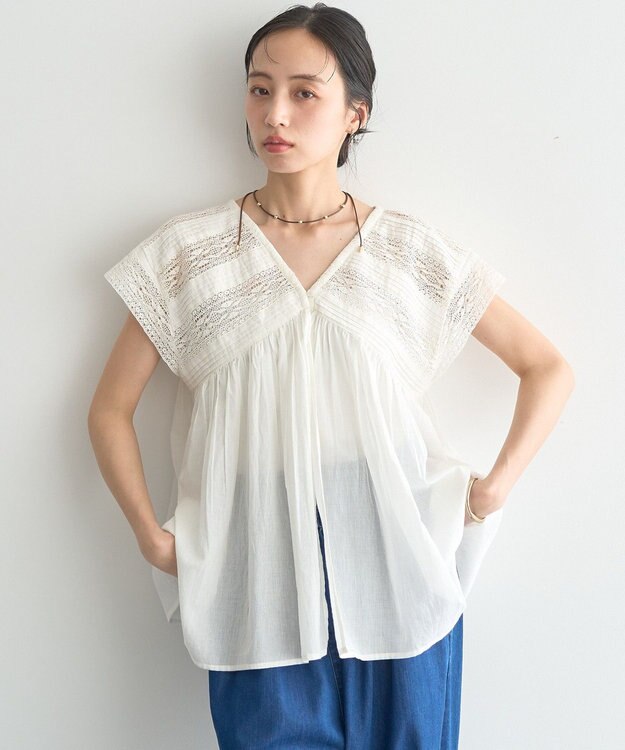 earth music&ecology 【WEB・一部店舗限定】【綿100％】レース＆ピンタックフレンチブラウス Off White