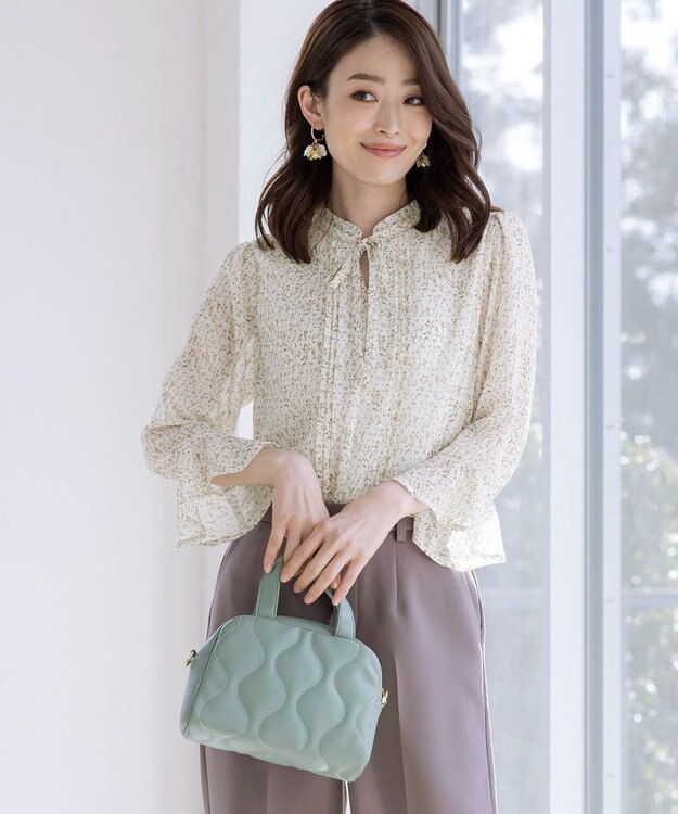 Tiaclasse 【新色追加・洗える】フレアスリーブ花柄リボンブラウス オフホワイト