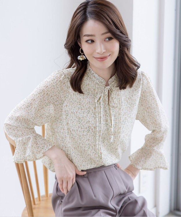 Tiaclasse 【新色追加・洗える】フレアスリーブ花柄リボンブラウス オフホワイト