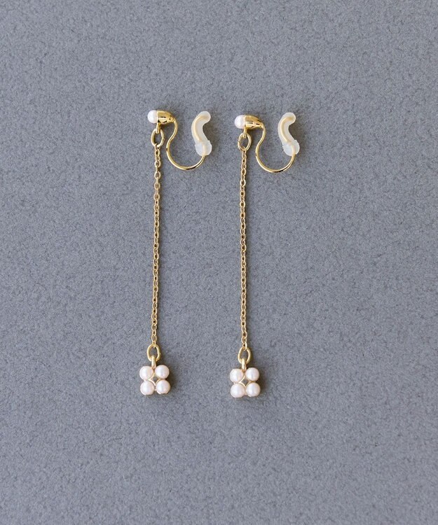 Phoebe 〈痛くないシリーズ/金属アレルギー対応〉タイニーフラワーロングライトフィットイヤリング　チェーン/小粒パール/揺れるイヤリング ホワイト