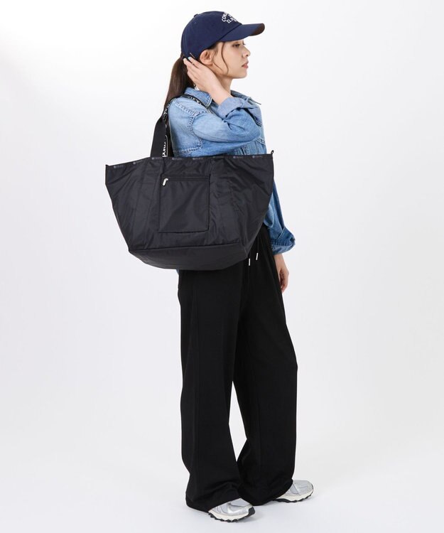 LeSportsac E/W REVERSIBLE PKT TOTE/ロゴジャカードブラックT ロゴジャカードブラックT