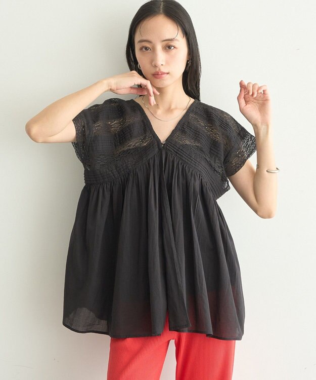 earth music&ecology 【WEB・一部店舗限定】【綿100％】レース＆ピンタックフレンチブラウス Black