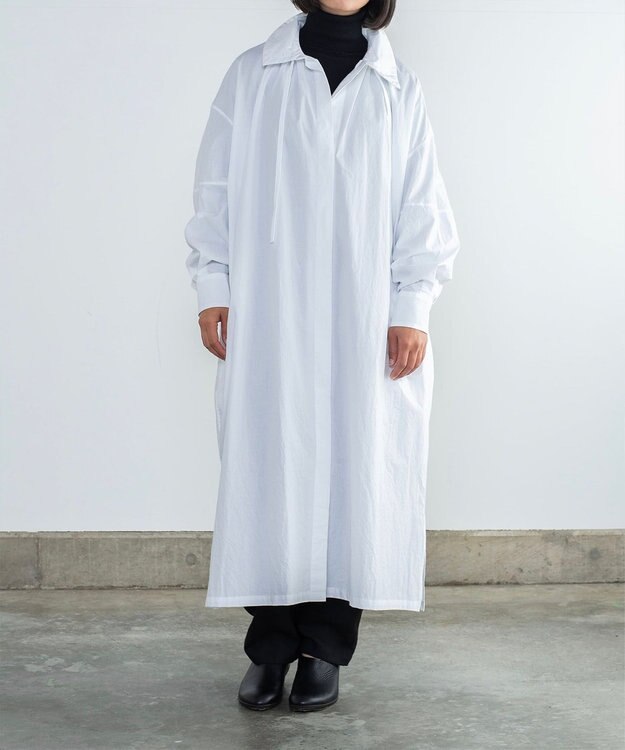 muuc 〈多彩な着方が叶う〉〈衿立て＆衿折り〉〈遠州織物の工場で織られた上質なコットン生地〉リボン紐付き多様衿 シャツワンピース ホワイト