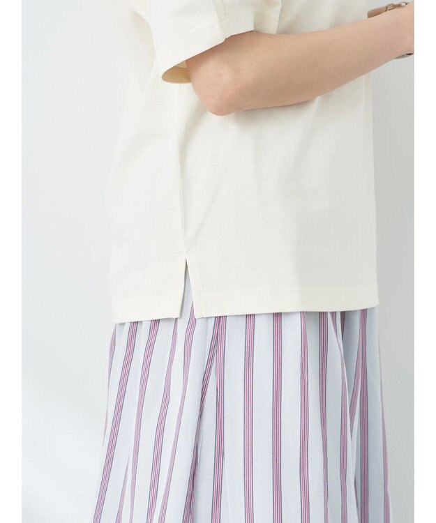 earth music&ecology フォルムスリーブ刺繍ロゴＴＥＥ Off White