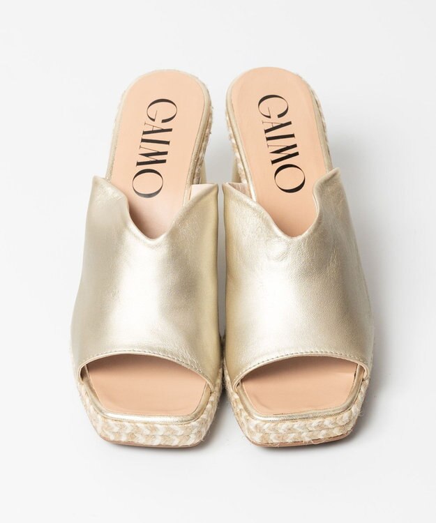 gaimo 【GAIMO/ガイモ】Vカットスクエアヒールサンダル ゴールド