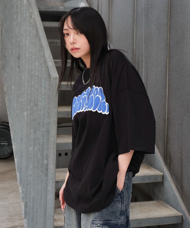 WEGO 【ユニセックス着用ITEM】アクセ付きグラフィックT（SS） ブラック