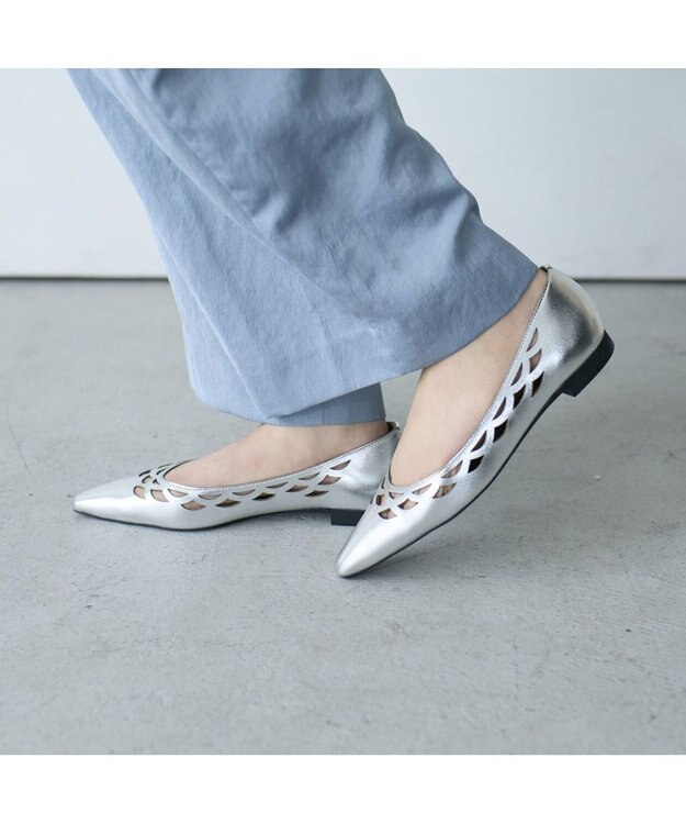 MODE ET JACOMO <carino>レーザーカットフラットパンプス シルバー