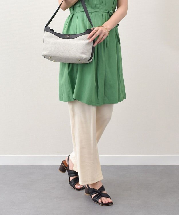 INTER-CHAUSSURES 【ANGEL ALARCON】スクエアトウクロスベルトサンダル ブラック