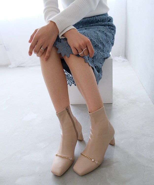 Bridget Birkin 【Bridget Birkin】アクセサリーパールチェーンショートブーツ ベージュ