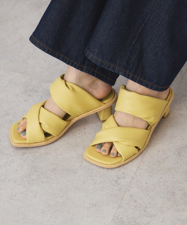 AMERICAN HOLIC パフツイストサンダル Yellow