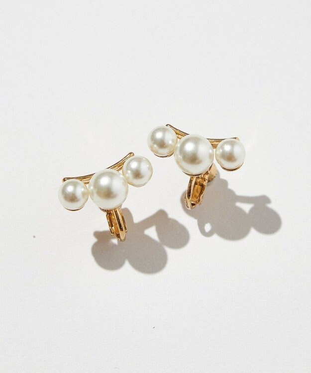 組曲 スリーフェイクパールイヤリング ゴールド系
