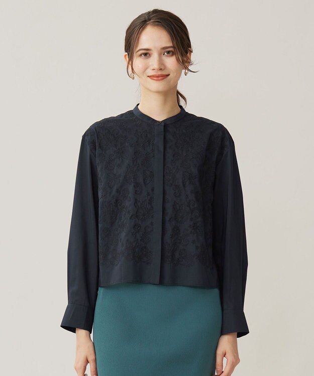 自由区 【洗える】シアーエンブロイダリークロップド丈 ブラウス ネイビー