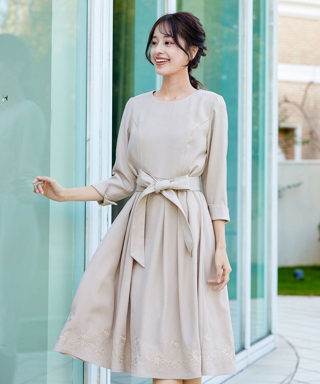 Tiaclasse L 【洗える】花柄刺繍フレアワンピース グレージュ