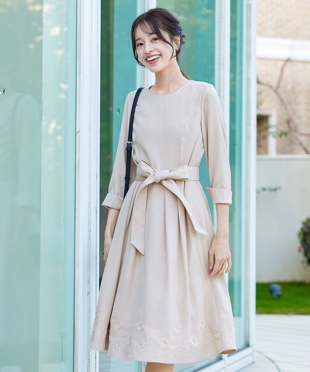 Tiaclasse 【洗える】花柄刺繍フレアワンピース グレージュ