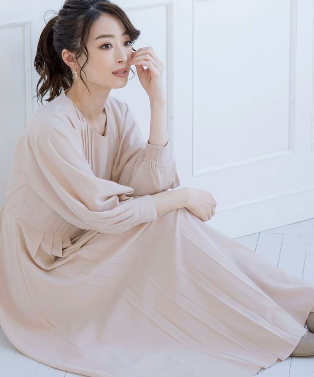 Tiaclasse L 【洗える】シンメトリープリーツワンピース ライトベージュ