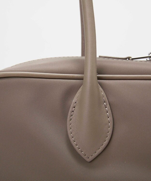 TOPKAPI 【Breath TOPKAPI】PRIM プリム ナイロン ラウンドスクエア ボストン トートバッグ チャーム付き　A4 / 軽量 グレージュ