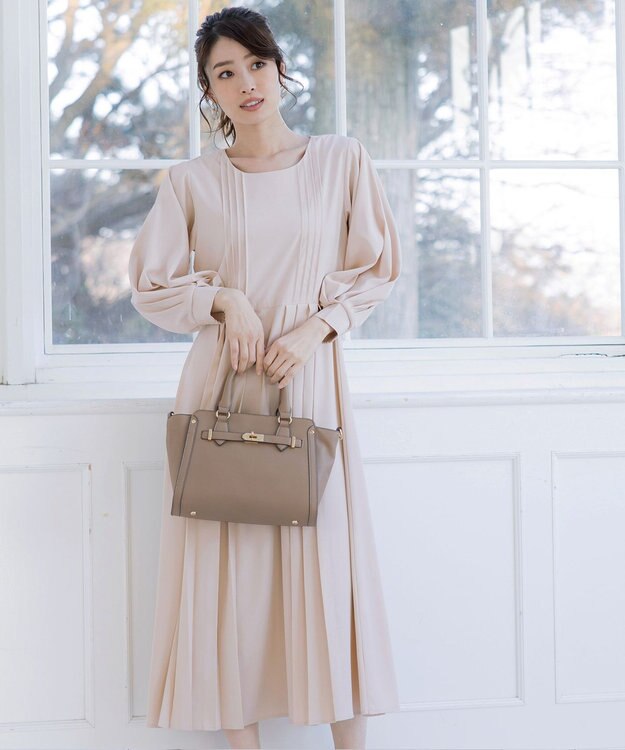 Tiaclasse L 【洗える】シンメトリープリーツワンピース ライトベージュ