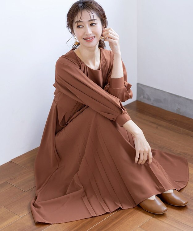 Tiaclasse L 【洗える】シンメトリープリーツワンピース ブラウン
