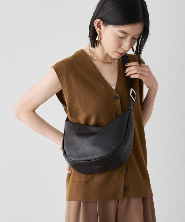 russet ＜ブランド人気No.1ショルダー＞ソフトレザーラウンドショルダーバッグ(CE-1326-WEB) Black2（シルバー金具）