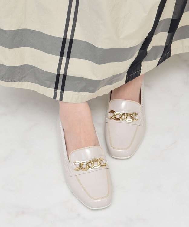 Bridget Birkin 【Bridget Birkin walk】チェーンモチーフローファーウォーキングパンプス ベージュエナメル