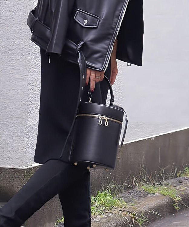 style code [Lyrss/リルス] イタリア製牛トコ皮 CITYエシカルレザースマート ショルダーポケット ブラック