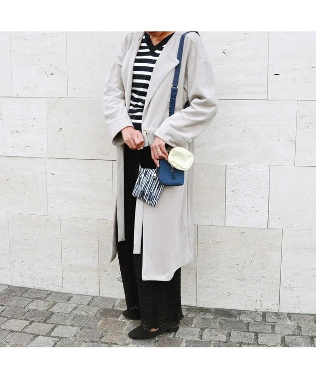 UNBILLION cachecache バンジーコードナイロンスマホショルダー アイボリーネイビー