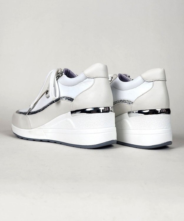 Dominic3 ヒールアップ グリッタートリム サイドジップスニーカー ホワイト