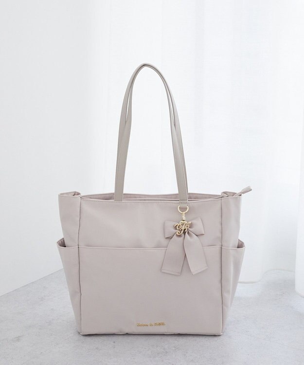 Maison de FLEUR 撥水加工リボンチャームマルチポケットトートM Grayish Pink