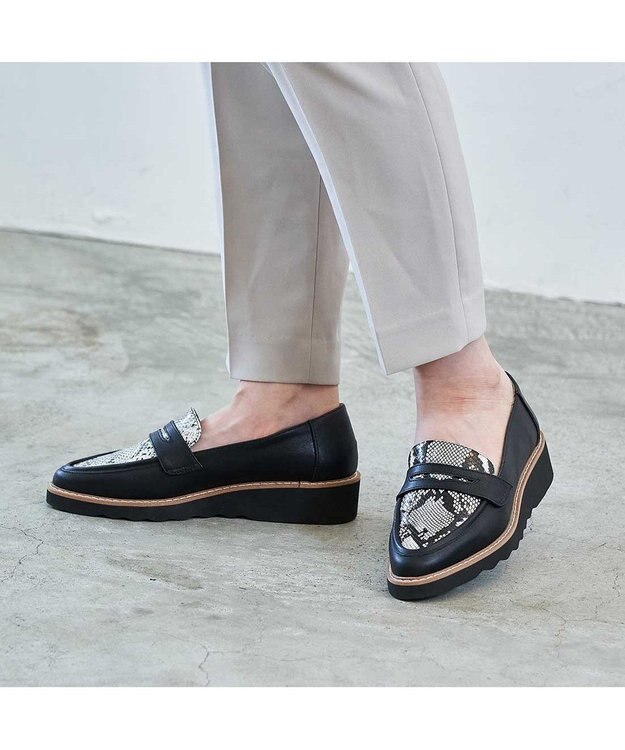 MODE ET JACOMO <carino>【レイン】ポインテッドコインローファー ブラックコンビ