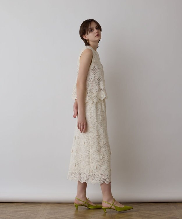 GRACE CONTINENTAL クロシュ刺繍トップ ホワイト