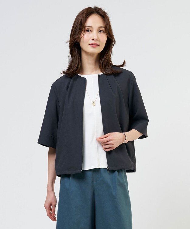 J.PRESS LADIES S 【季節の変わり目に】アキハ BREEZE COOL ノーカラー ブルゾン スレート系