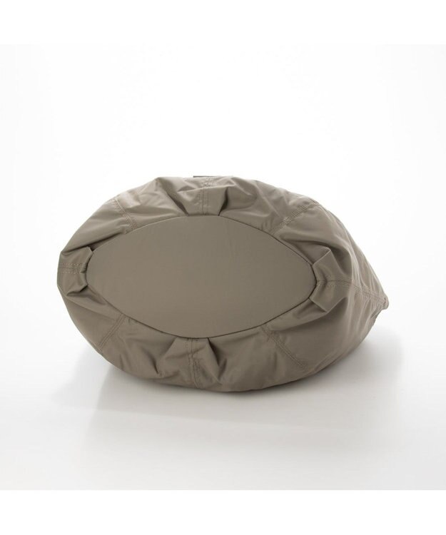 Y'SACCS リサイクルナイロン　ふんわりトート　Mサイズ グレージュ