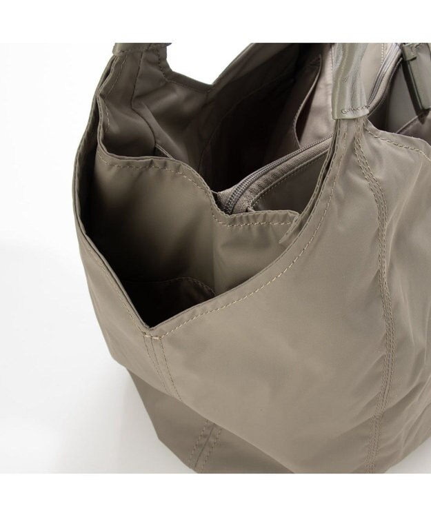 Y'SACCS リサイクルナイロン　ふんわりトート　Mサイズ グレージュ