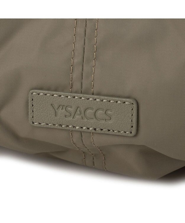Y'SACCS リサイクルナイロン　ふんわりトート　Mサイズ グレージュ
