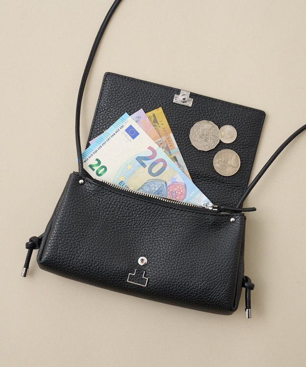 IACUCCI ≪予約≫アバ ウォレットショルダー CERVO ブラック