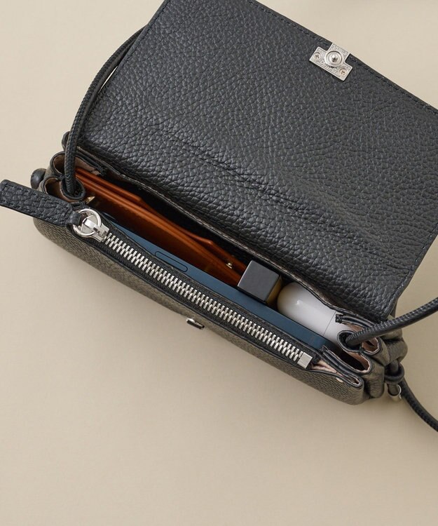 IACUCCI ≪予約≫アバ ウォレットショルダー CERVO ブラック