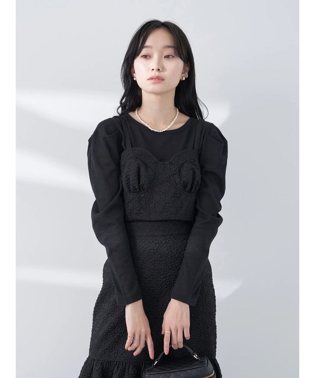 earth music&ecology エンボスフラワービスチェ Black