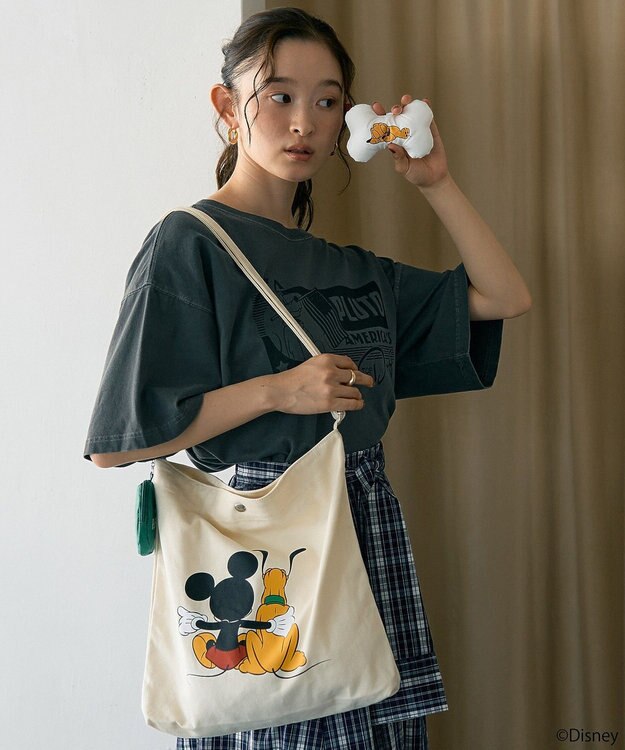 earth music&ecology Ｐｌｕｔｏ／カラビナ付きチャーム Off White