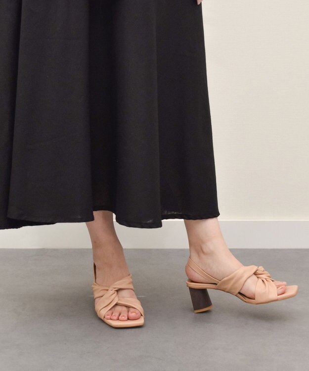 INTER-CHAUSSURES 【ANGEL ALARCON】スクエアトウクロスベルトサンダル ベージュ