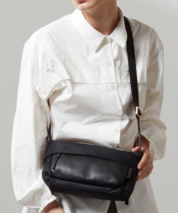 Y'SACCS リサイクルナイロン×カウレザー ラップミニショルダー ブラック