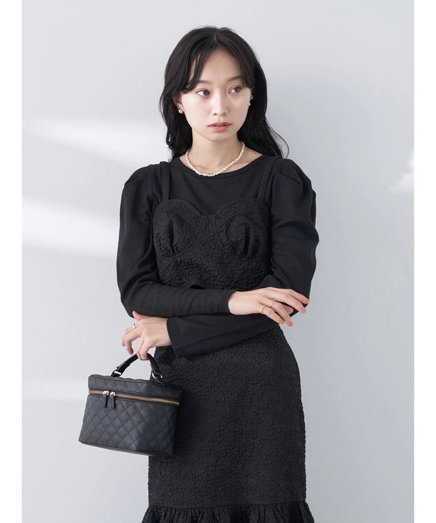 earth music&ecology エンボスフラワービスチェ Black