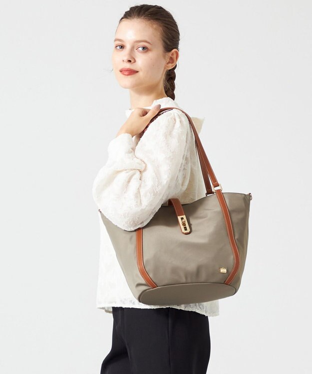 LA BAGAGERIE ひねり金具付きエレガンストート　Sサイズ グレージュ