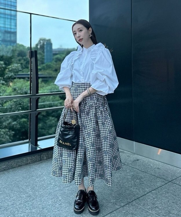 #Newans 【洗濯機可能/シワになりにくい】〈春名亜美さんコラボ〉ショルダーフリルブラウス ホワイト