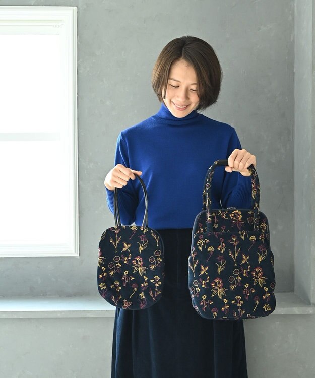 AND WOOL 花刺繍のminiバッグ ネイビー